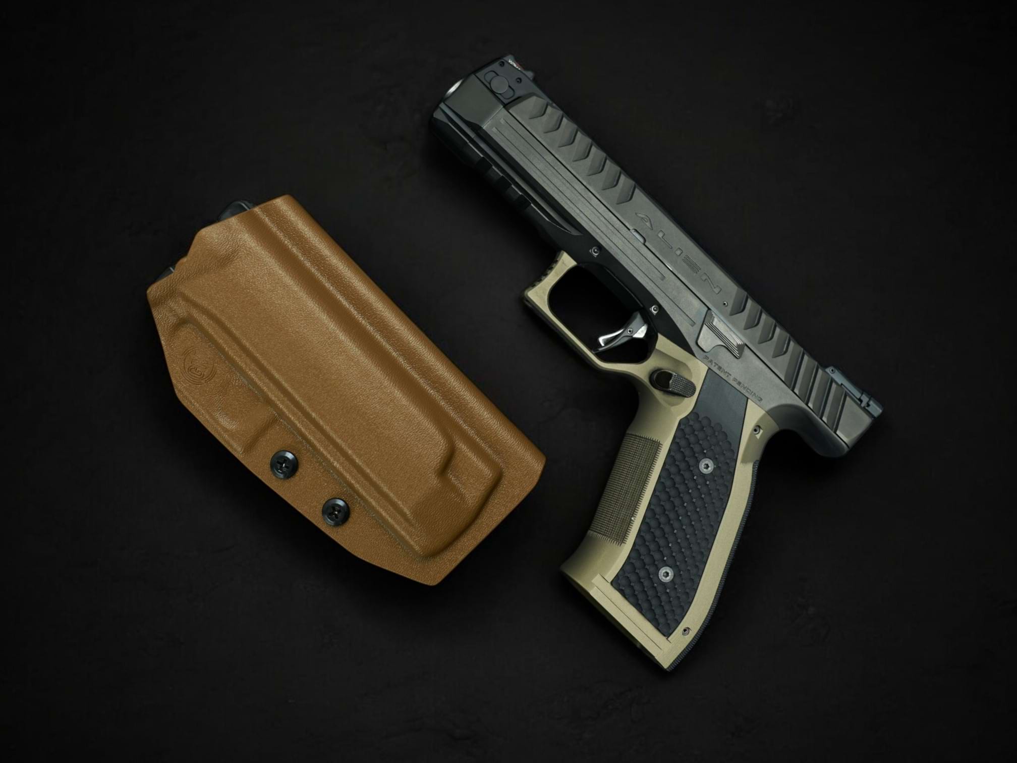 Laugo Arms Alien mit GM Holster